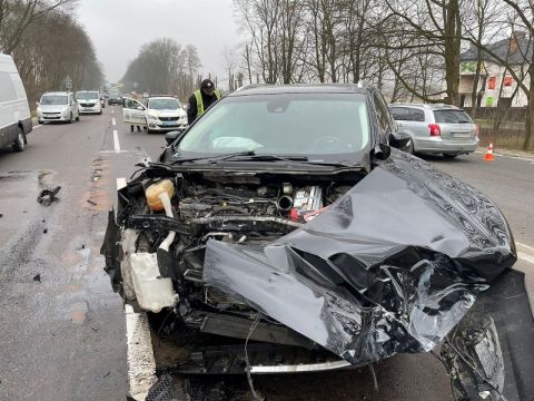 Поблизу Львова у потрійному ДТП постраждали троє людей