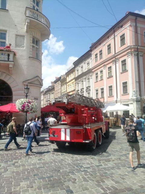 У центрі Львова зайнялося приміщення нового торгового центру