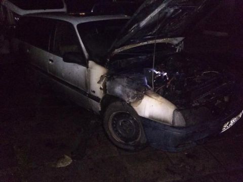 У Львові в пожежі згоріло авто Opel Omega