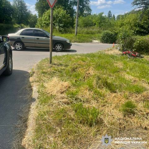 У Новому Роздолі водій Daewoo Lanos збив велосипедистку