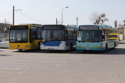 Польські міста передали Львову нові автобуси та гуманітарну допомогу