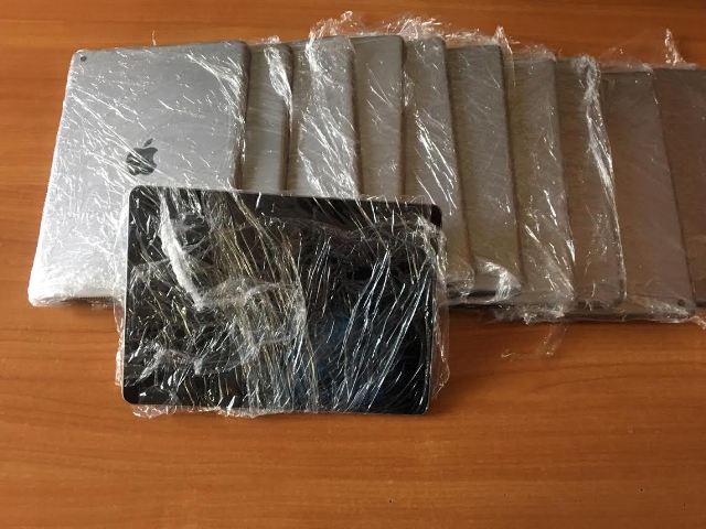 У Шегині та Рава-Руській викрили контрабанду планшетів Apple iPad та керамічної плитки