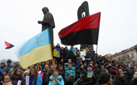 Львівський євромайдан просить допомоги у політиків