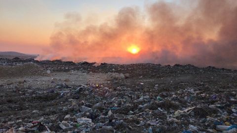 Рятувальники погасили пожежу на сміттєзвалищі біля Нового Роздолу