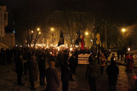 Салюти змінили завершення маршу на честь Степана Бандери