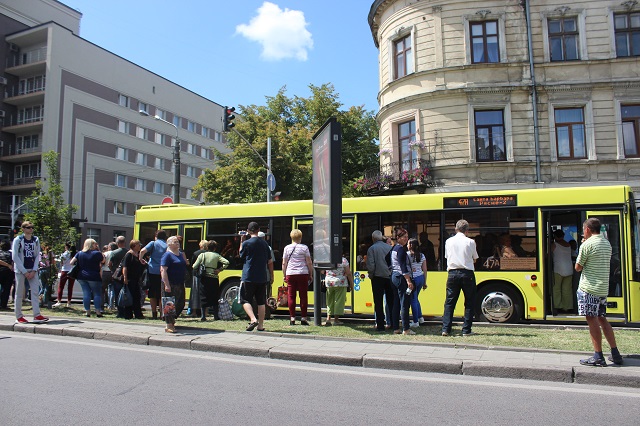 У львівських маршрутках пропонують встановити компостери для квитків