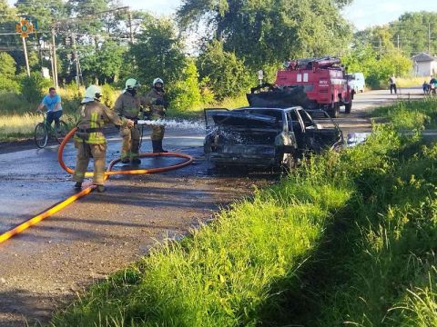 На Львівщині за добу згоріли дві автівки