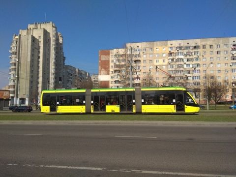 У Львові біля ринку Шувар трамвай №8 збив пішохода