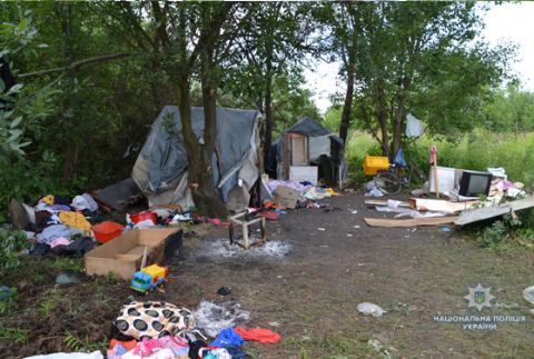 Поліція затримала нападників на ромський табір та підозрюваного у вбивстві рома біля Львова