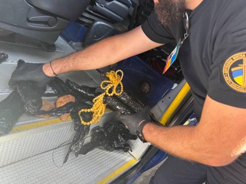 У Рава-Руській виявили контрабанду бурштину