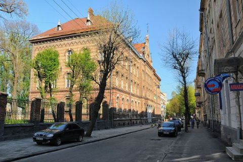 У Львові можуть забрати будівлю Педагогічного коледжу