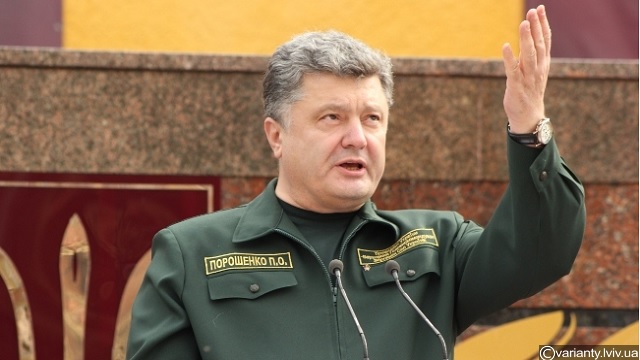 Порошенко вгамував пристрасті львівських флешмоберів щодо сухопутної академії