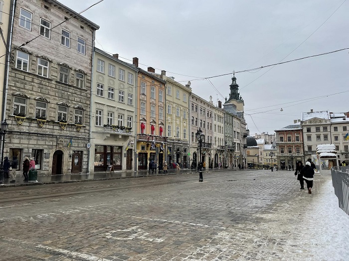 Із вулиці Сербської перестелять сіру бруківку на площу Ринок, а на її місце покладуть червону