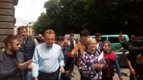 Від Середи вимагають притягнути до відповідальності Садового за порушення ПДР