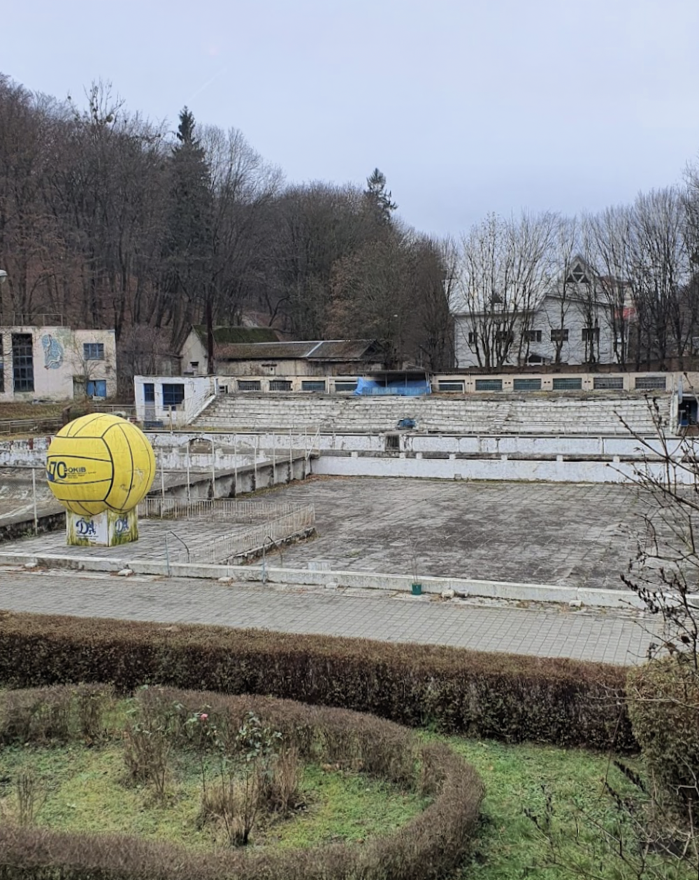 У Львові за інвесторські кошти готові відновити занедбаний басейн Динамо
