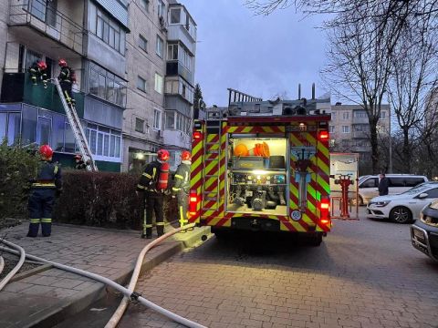 У Львові внаслідок пожежі у квартирі 4-поверхівки постраждала людина