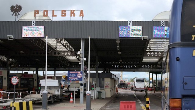 На польському кордоні вантажівки очікують 8 годин на в'їзд в Україну