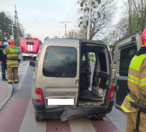 У Льові в ДТП постраждала водійка Peugeot Partner