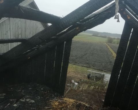 7 рятувальників гасили пожежу будівлі на Радехівщині