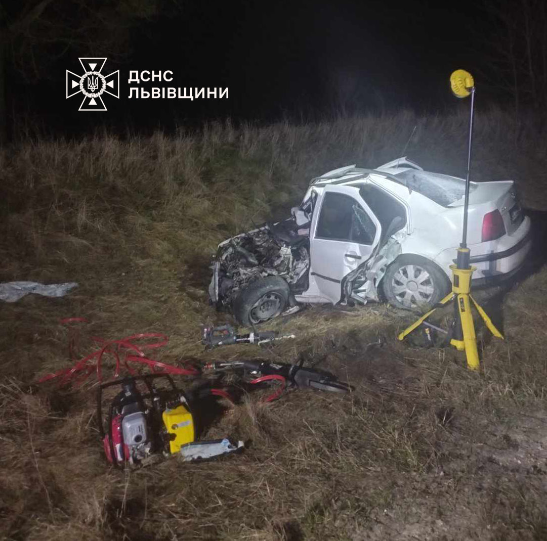 Біля Золочева 23-річний водій загинув через зіткнення з вантажівкою