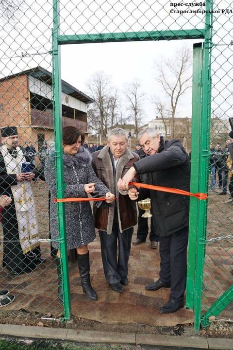 Михайло Гичка з Терлецькою та Смолінським, Шевченко біля нового спортмайданчика, допис з Facebook