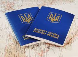 Арбузов запевняє, що Кабмін хоче знизити ціну на закордонний паспорт