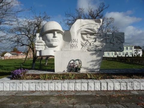 У шести селах Стрийської ОТГ демонтують пам'ятники радянським солдатам