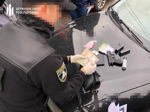 У Львові затримали поліцейського, який вимагав хабар за виготовлення водійських прав