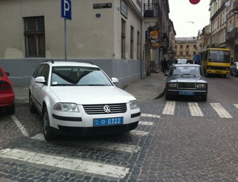 ДАІ покарає водія службового автомобіля МВС