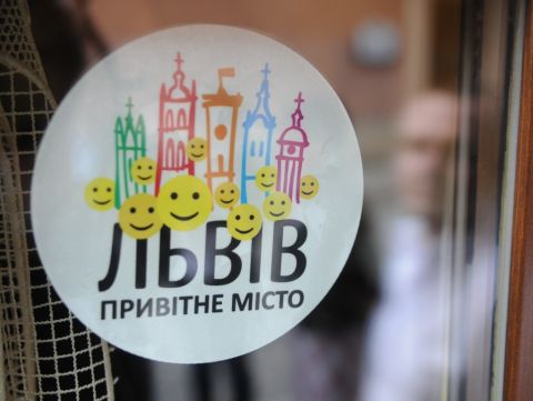 Наліпки «Привітне місто» отримали 50 львівських закладів харчування