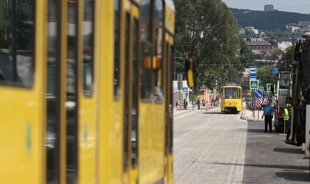 Трамваї № 3 курсуватимуть до 21:00 через ремонт опор на вул. Кн.Ольги