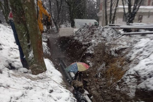 У Львові на вулиці Симоненка проводять заміну тепломережі