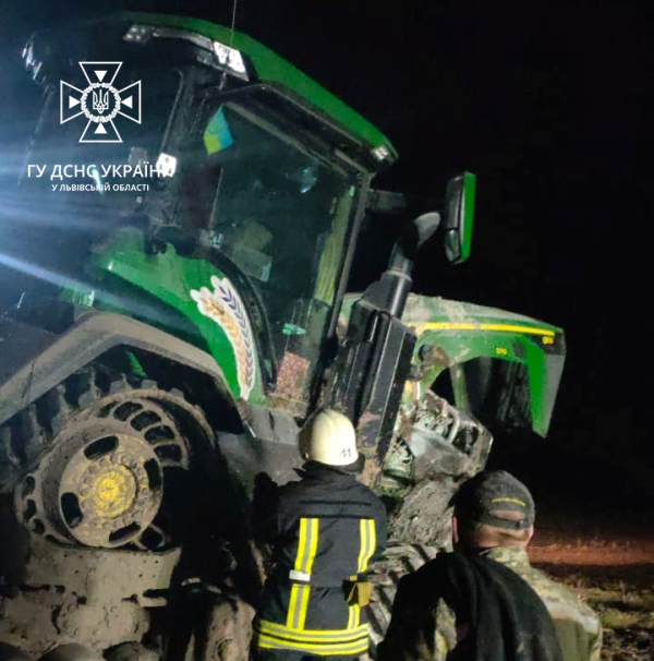 На Львівщині згорів трактор John Deere