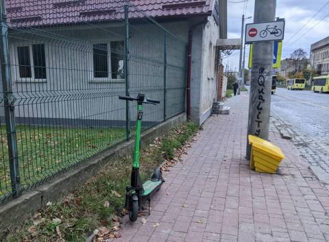 У Львові просять повністю заборонити прокат електросамокатів
