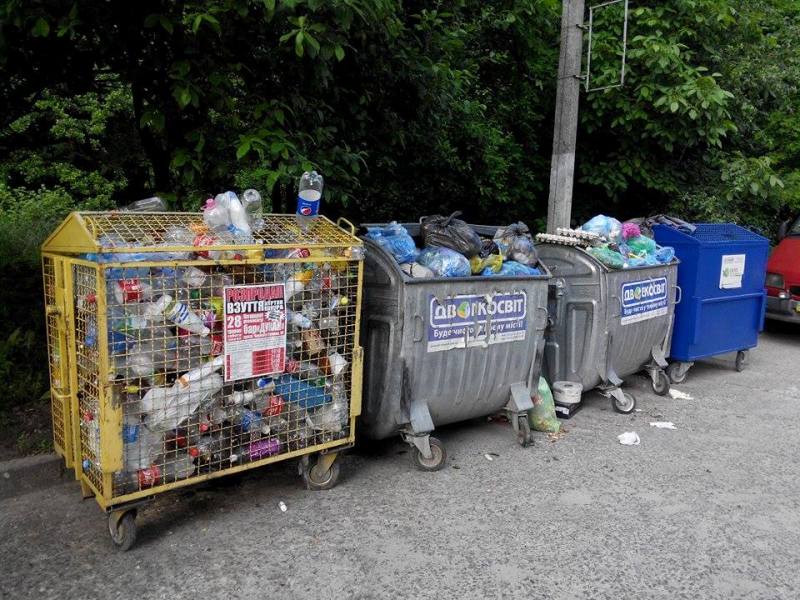 У Львові майже 40% усіх майданчиків переповнені сміттям