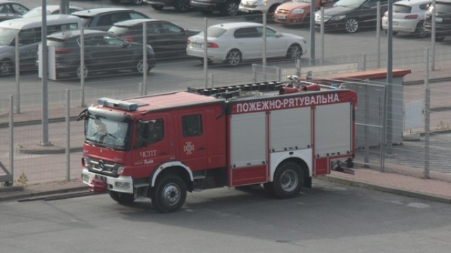 У Бродівському районі згоріли дві будівлі та Москвич