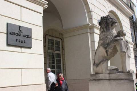 Депутати закликають Садового спрямувати 10% бюджету Львова на підтримку Сил оборони