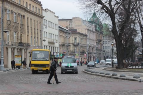 Депутати Львівської міськради вимагають покарати перевізників через відмову возити пільговиків