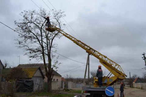 Вітер знеструмив 10 населених пунктів Львівщини