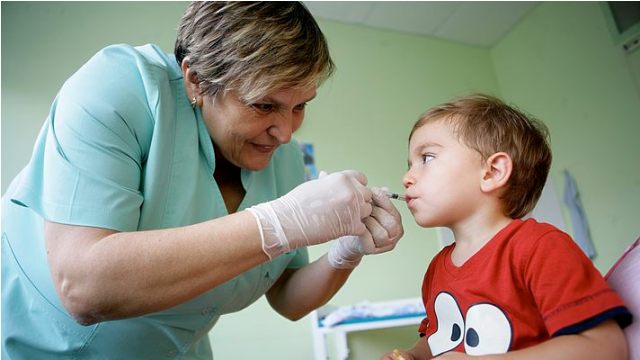 На Львівщині продовжили період вакцинації проти поліомієліту