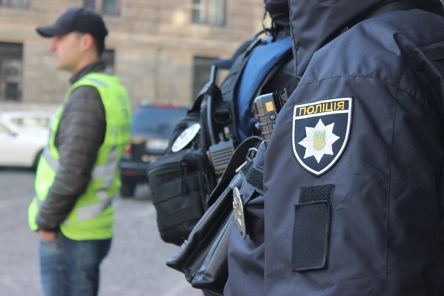 Львівського поліцейського спіймали на хабарі у сім тисяч