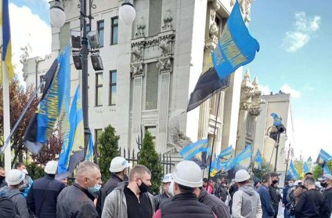 Львівські шахтарі влаштували пікет під стінами Офісу президента