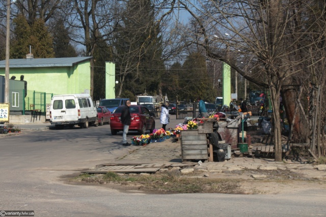 У Львові пропонують використовувати електробуси на міських кладовищах