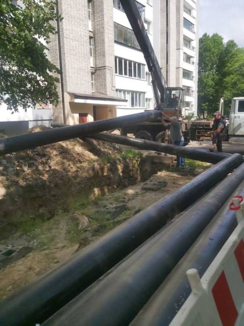 У Львові на вулиці Патона триває заміна аварійної тепломережі