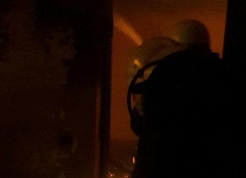 24 рятувальників гасили пожежу будівлі у Стрию