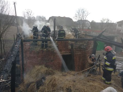 6 рятувальників гасили пожежу на Миколаївщині