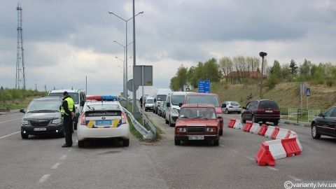 В Раві-Руській затримали двох індійців зі словацькими паспортами