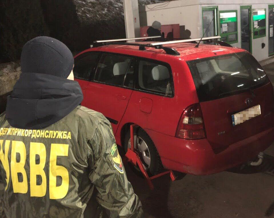 На Львівщині викрили схему незаконного ввезення автомобілів в Україну