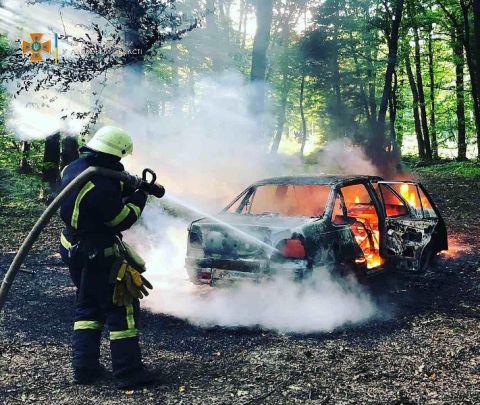 За добу на Львівщині вщент згоріли дві автівки