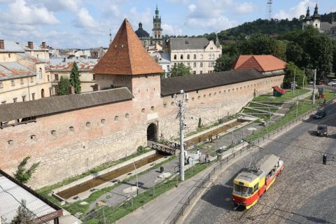У Львові відновили роботи біля муру Бернардинів